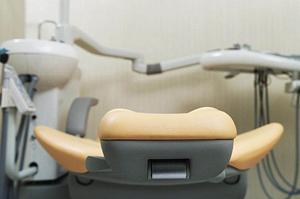 博多駅から徒歩1分の場所にある審美歯科